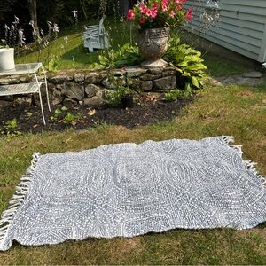 Beautiful navy/gray and White Patterned rug. Simply lovely. Used once and washed